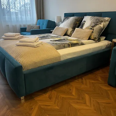 Planeta 202 - Tylko 100 M Do Glownego Deptaku I Plazy! * Мельно