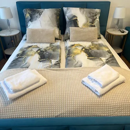 Planeta 202 - Tylko 100 M Do Glownego Deptaku I Plazy! Мельно